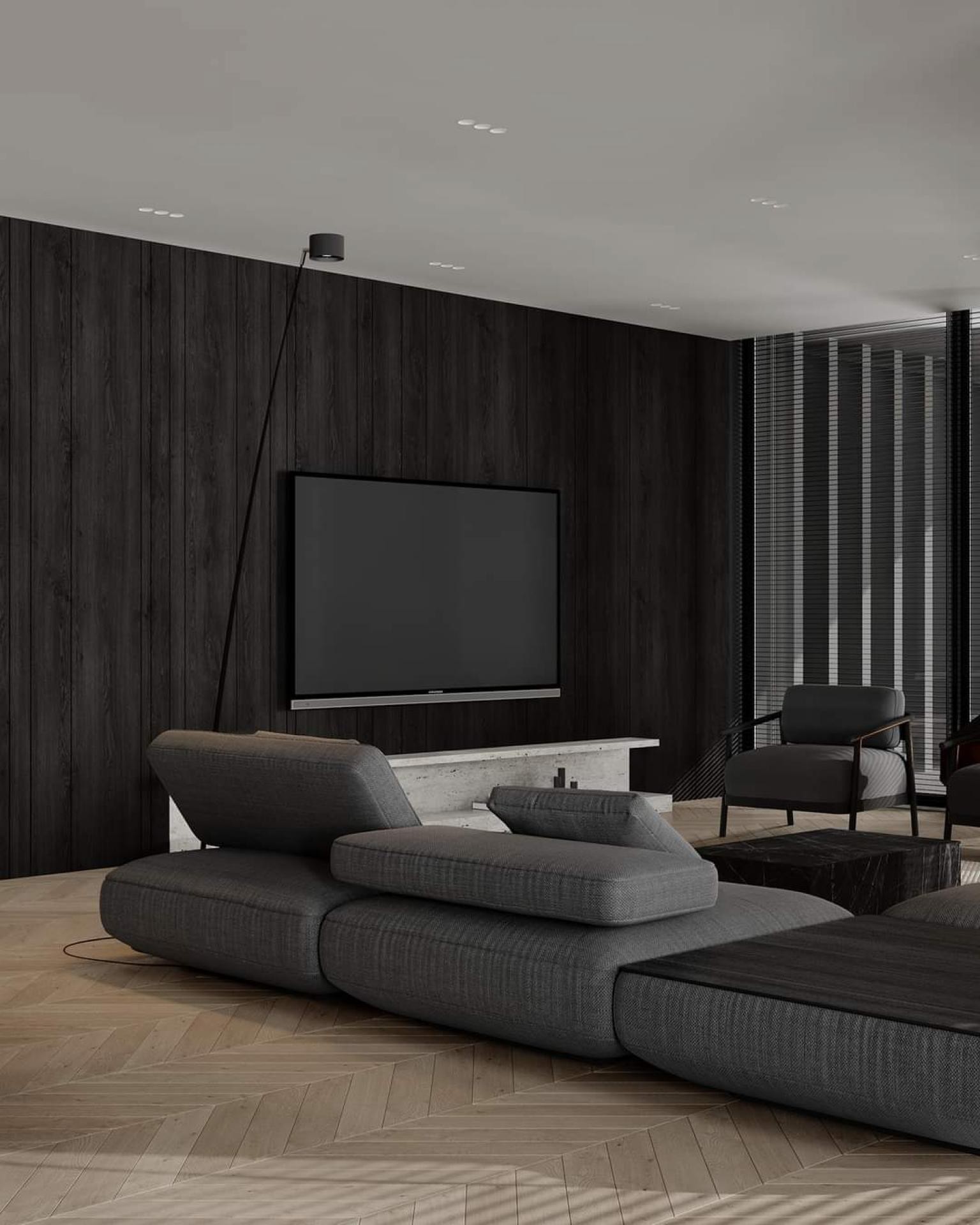 Interno moderno con pannelli verticali in poliuretano antracite scuro dietro la TV e pavimento in legno chiaro.