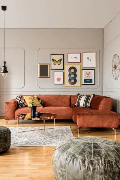 Minimalist Çizgilerle Modern Salon Duvar Dekorasyonu