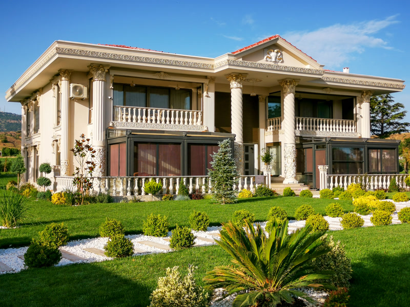 İhtişamlı Neoklasik Villa Dış Cephe Süsleme ve Sütun Tasarımı