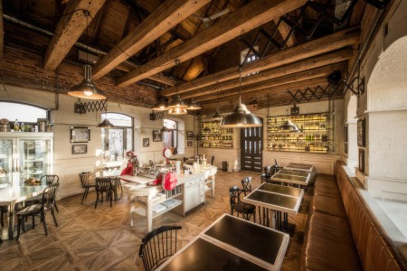 Trave in Poliuretano per Design di Ristoranti Rustici