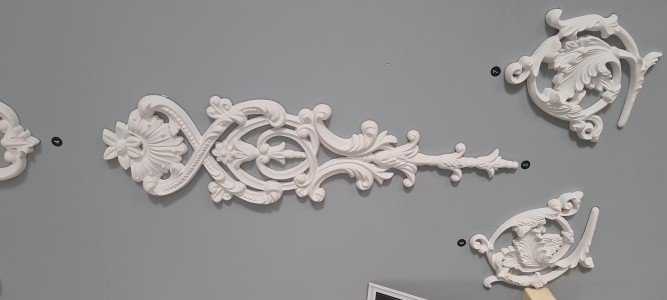 Arte della Decorazione in Poliuretano con Motivi Barocchi