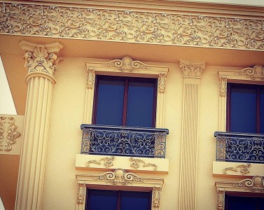 Design di Facciate Neoclassiche per Centri Direzionali in Poliuretano