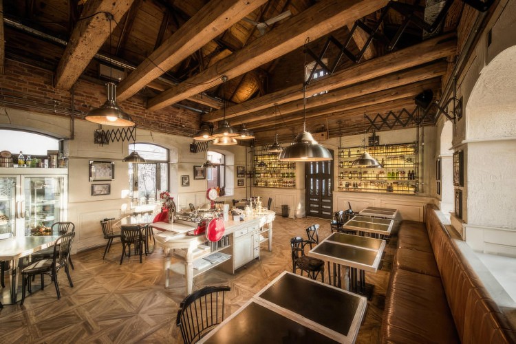 Trave in Poliuretano per Design di Ristoranti Rustici