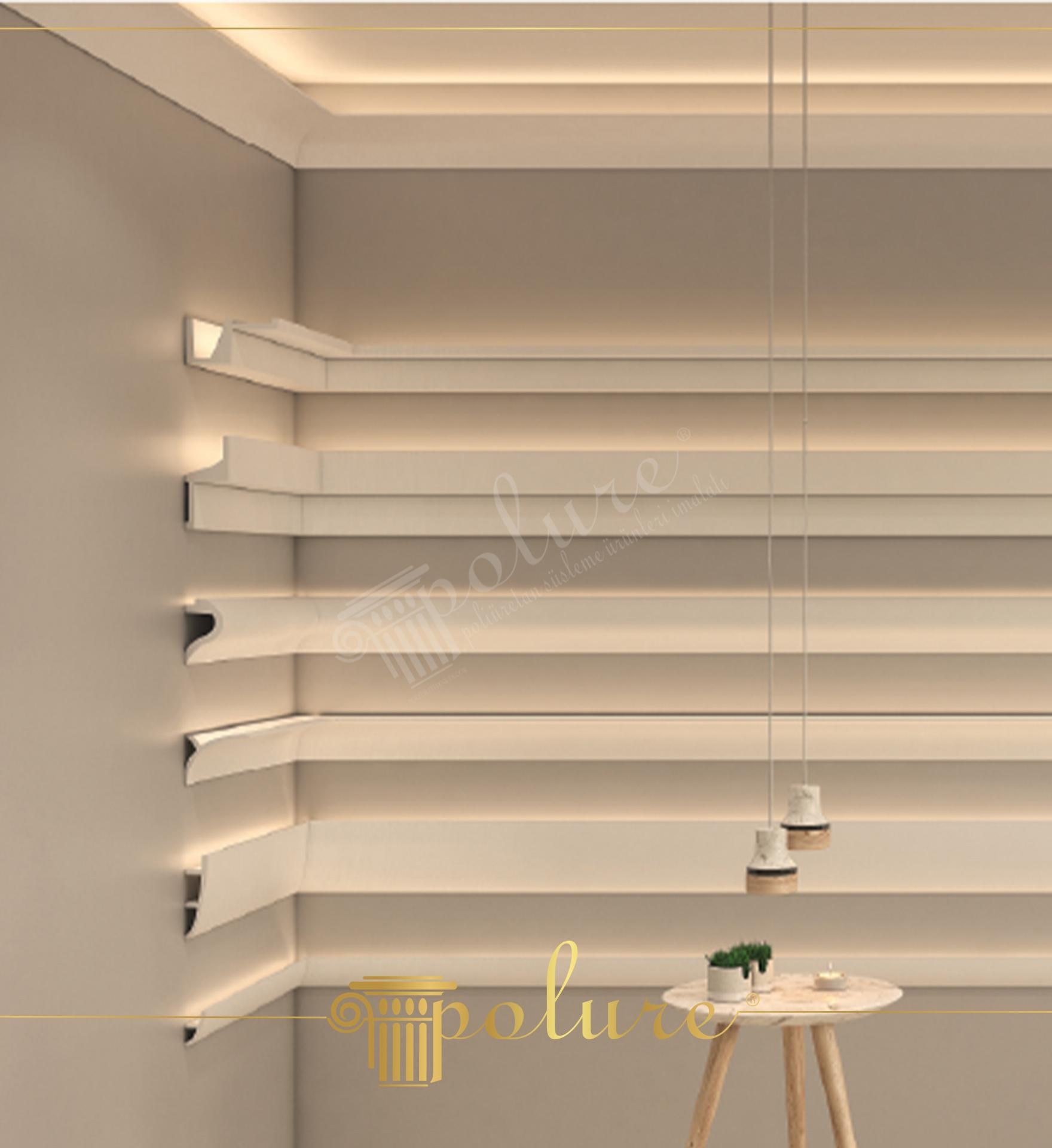 Parete moderna con profili in poliuretano Polure per luce indiretta LED e design minimalista in vizon e beige.