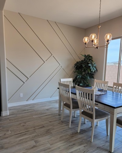 Geometrik Çizgilerle Modern Yemek Odası Duvar Tasarımı