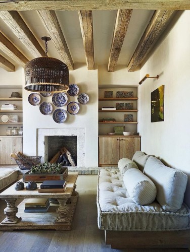 Design Rustico del Soffitto con Travi e Tronchi in Poliuretano