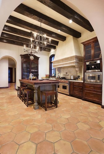Travi e Tronchi in Poliuretano per l'Architettura della Cucina Rustica