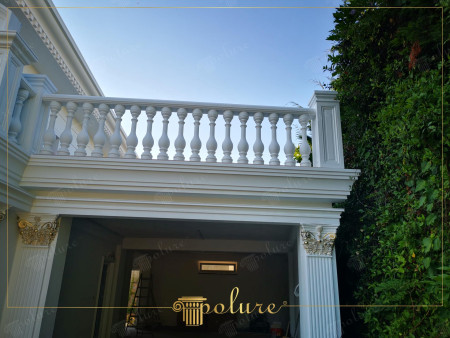 Architettura di Ville Classiche: Balaustre in Poliuretano e Pilastri