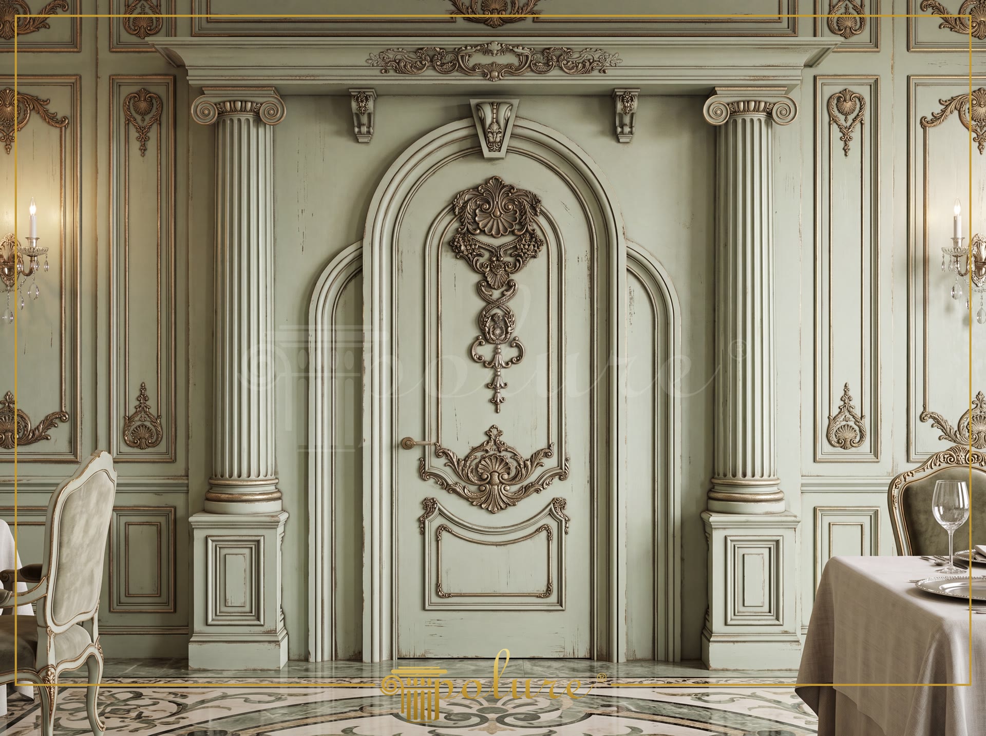 Colonne in poliuretano su parete verde menta, cornice per porta ad arco e decorazioni in rilievo intagliate in foglia d'oro.