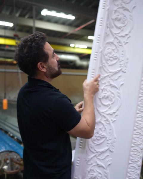 Close look at acanthus scroll relief running along cornice face