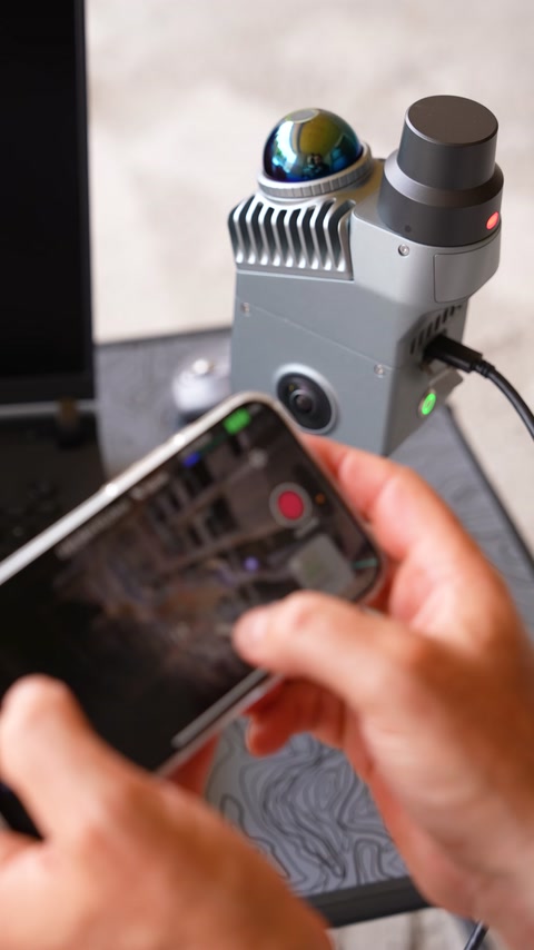 El tipi tarama cihazı telefon bağlantısıyla kullanıma hazırlanıyor