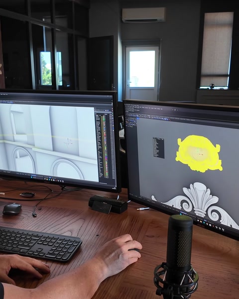 Decorative piece above arch selected in yellow on design screen.