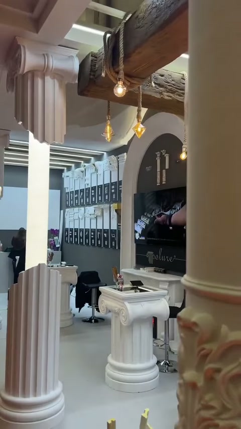 Video showcases antique columns and decorative profile displays at an exhibition booth