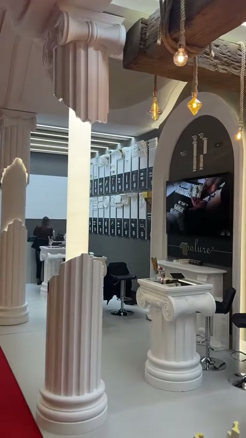 Antique-topped columns, arched wall section and display table are visible