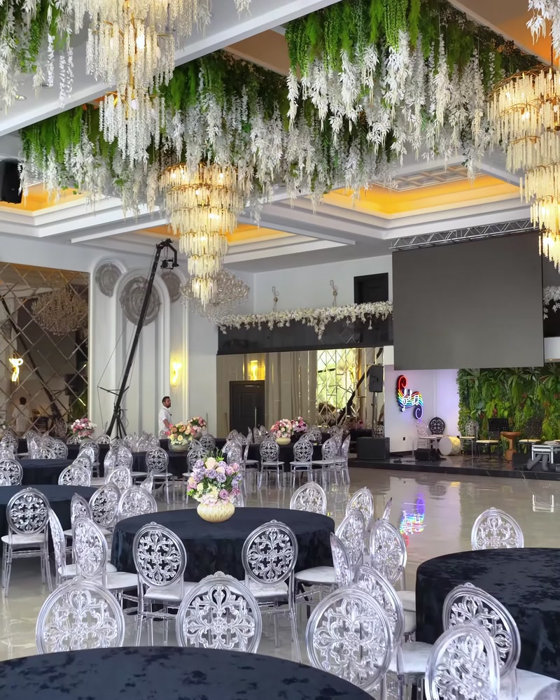 Splendida Decorazione nell'Interior Design della Sala Matrimoni Divan