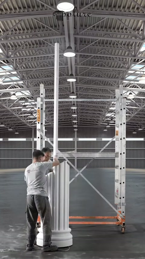 La base della colonna e il profilo centrale rimangono in posizione verticale in officina