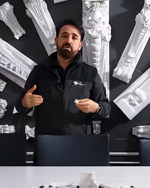 Dekoratif ürün örneklerinin bulunduğu üretim alanında hazırlıklar anlatılıyor