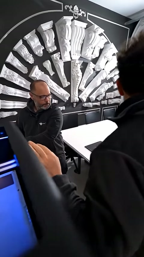 Product explanation is provided next to the open chamber of the desktop device.