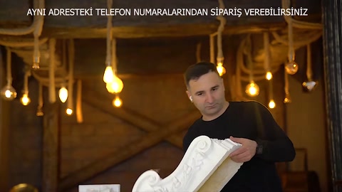 Superficie in rilievo del modello di mensola decorativa esaminata in primo piano