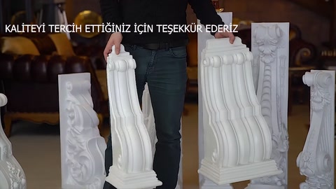 Modelli di mensole decorative lunghi e corti affiancati per il confronto