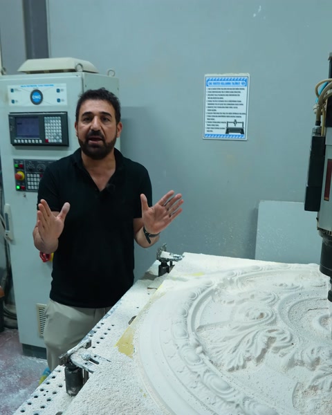 Worker explaining the product features in front of a plain wall