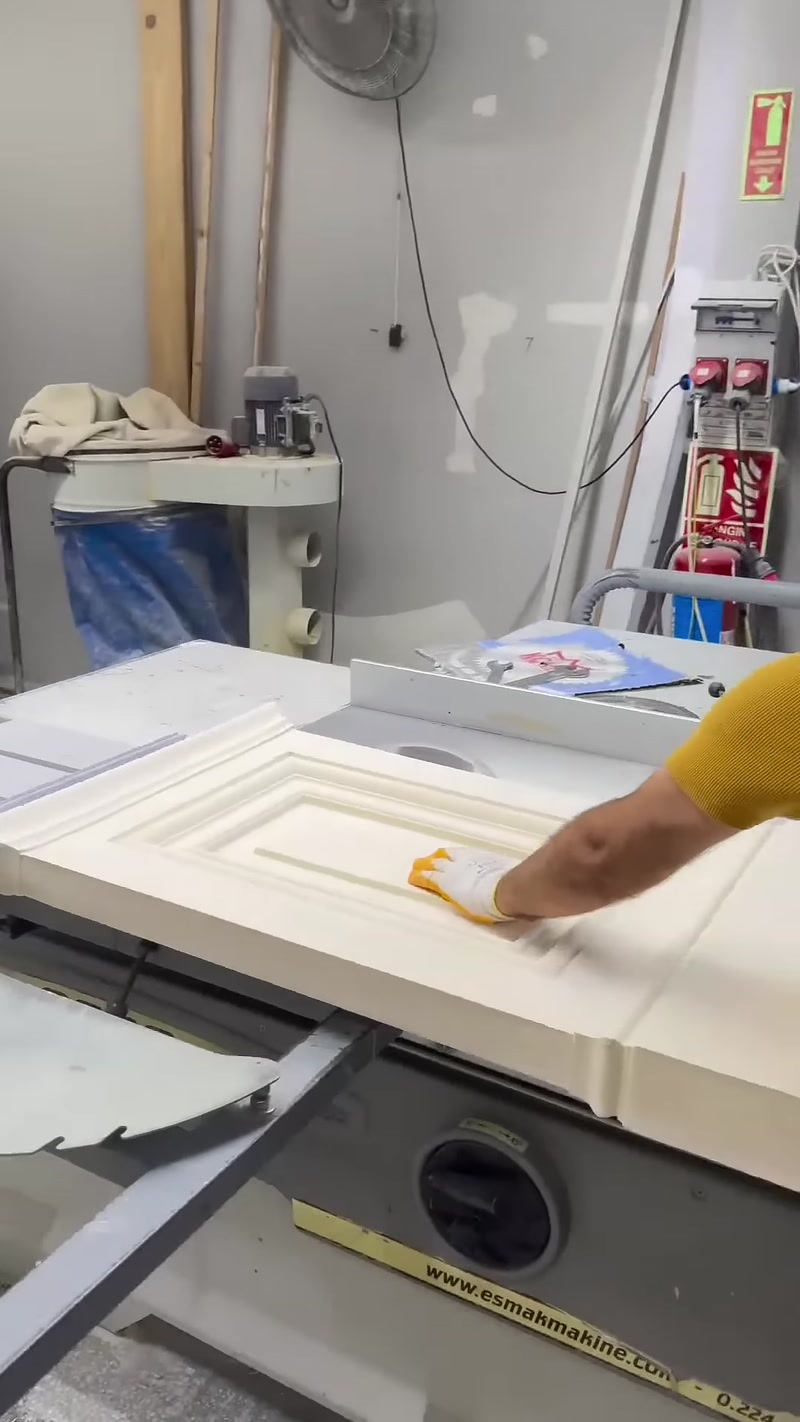 Modelli di basi e zoccoli decorativi in poliuretano per lesene