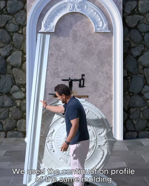 Il profilo di continuazione della cornice viene aggiunto e unito al bordo dell’arco