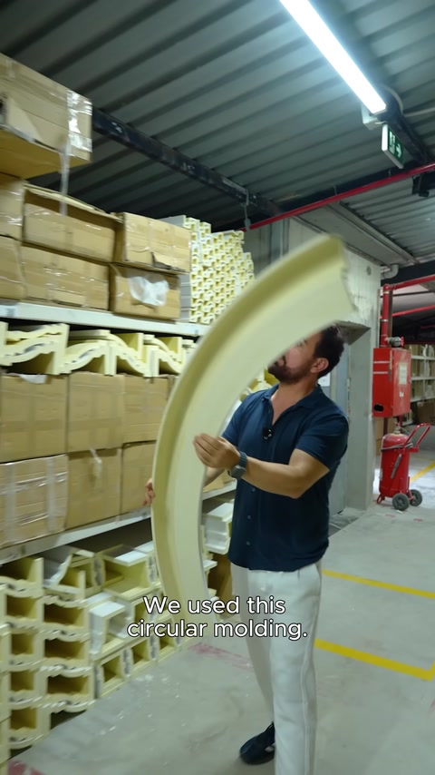 Curved structure of circular molding piece is shown in close-up