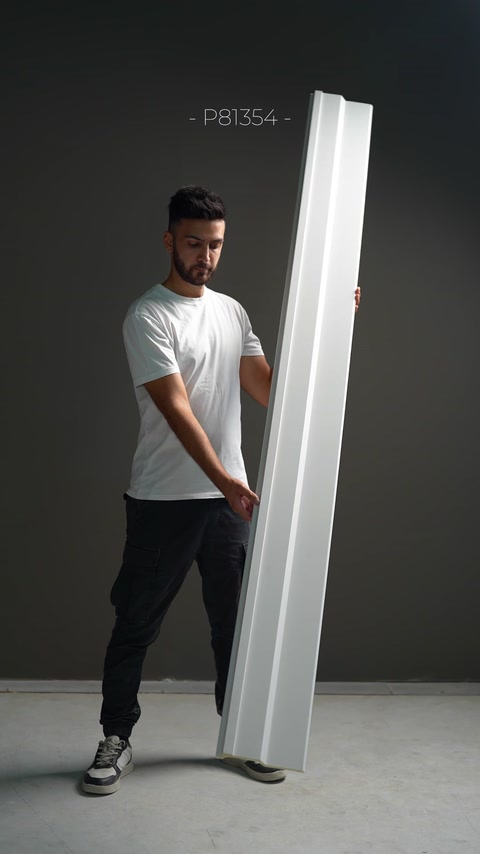 Un ampio profilo liscio offre una linea architettonica contemporanea decisa.