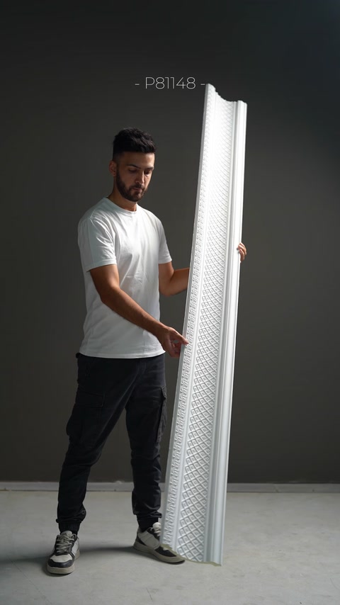 Un profilo alto unisce una texture fine a una superficie dal motivo sottile.