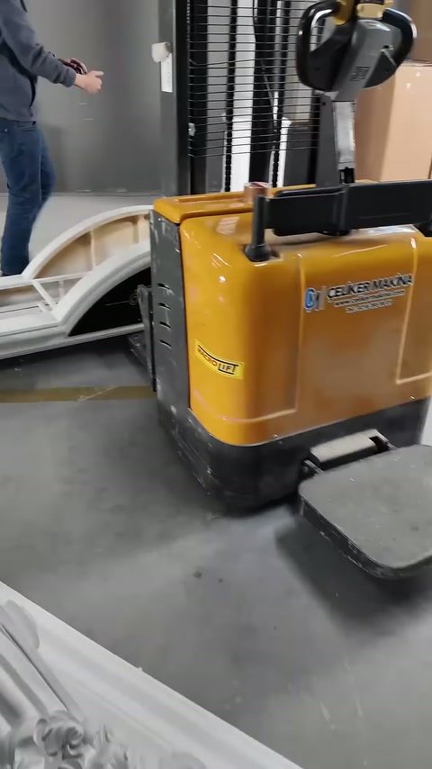 Lifting machine body and control panel are seen in close view.
