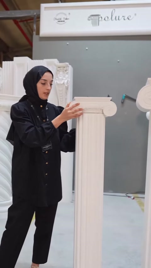 The compatibility of the column capital with the shaft explained by pointing by hand