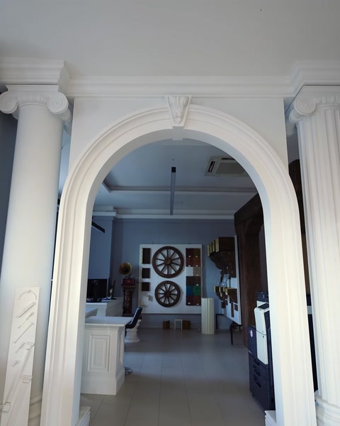 Interior arched doorway framed with polyurethane column mouldings.