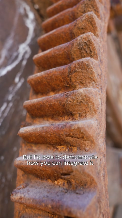 Vertical wheel teeth are shown in detail beside the wooden body