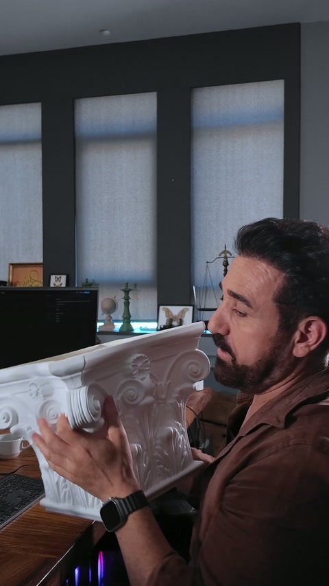 Sütun başlığının alt bağlantı yüzeyi çevrilerek izleyiciye sunuluyor