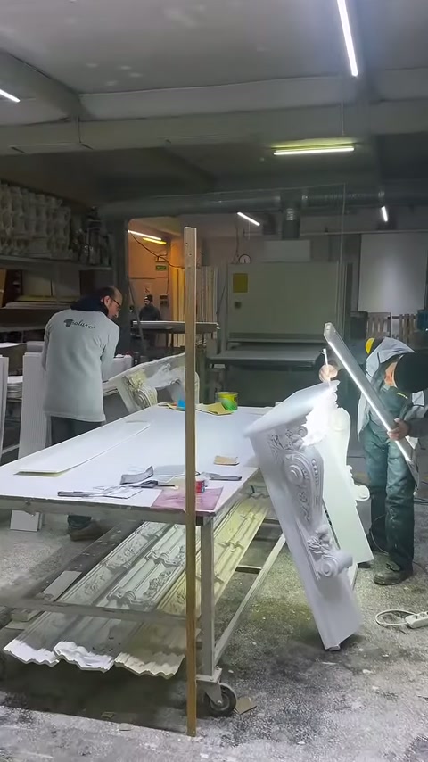 Video shows the production process of polyurethane door and window surrounds and columns in the workshop.