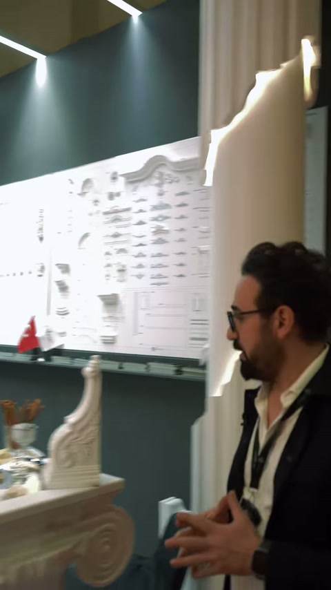 Sul pannello informativo sono presenti diversi profili, colonne ed elementi per facciate.