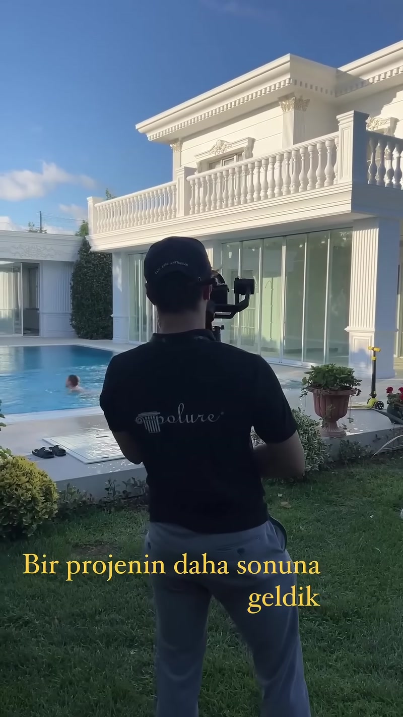 Progettazione della Facciata Esterna di una Villa in Poliuretano con Disegno Architettonico 3D