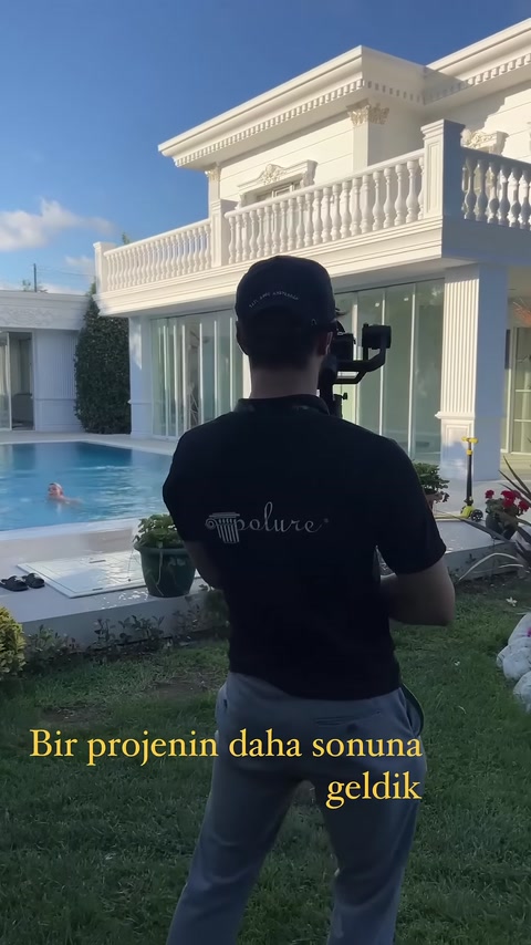 Progettazione della facciata esterna di una villa in poliuretano con disegno architettonico 3D