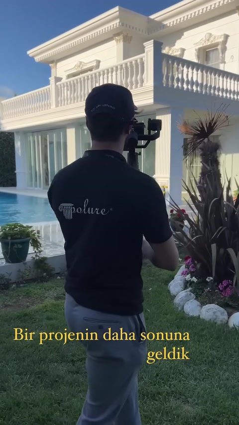 Progettazione della facciata esterna di una villa in poliuretano con disegno architettonico 3D