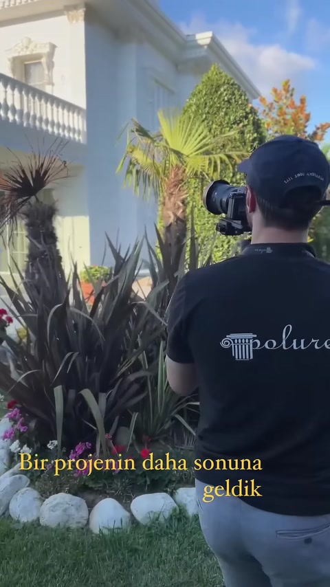 Progettazione della facciata esterna di una villa in poliuretano con disegno architettonico 3D