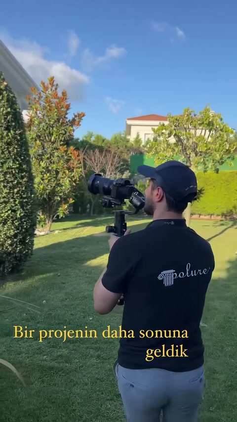 Progettazione della facciata esterna di una villa in poliuretano con disegno architettonico 3D