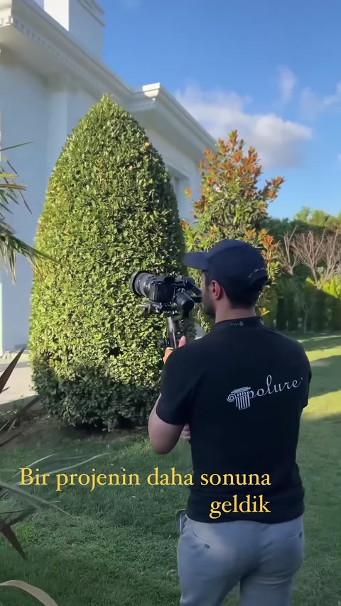 Progettazione della facciata esterna di una villa in poliuretano con disegno architettonico 3D