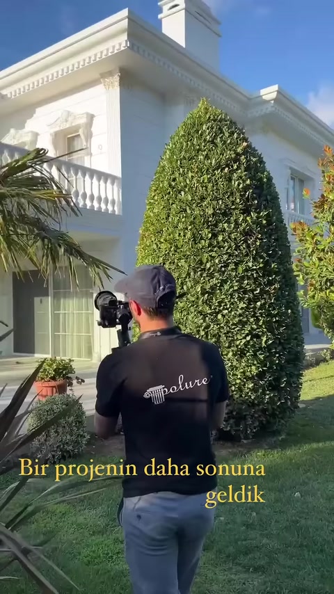 Progettazione della facciata esterna di una villa in poliuretano con disegno architettonico 3D