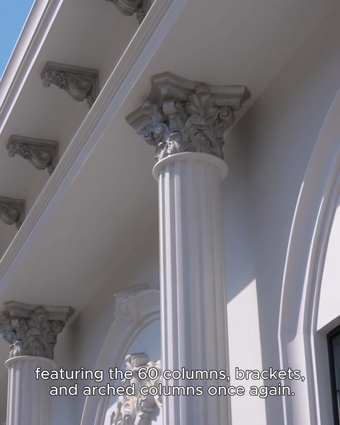 Dettaglio del capitello di colonna e ornamento a mensola in primo piano