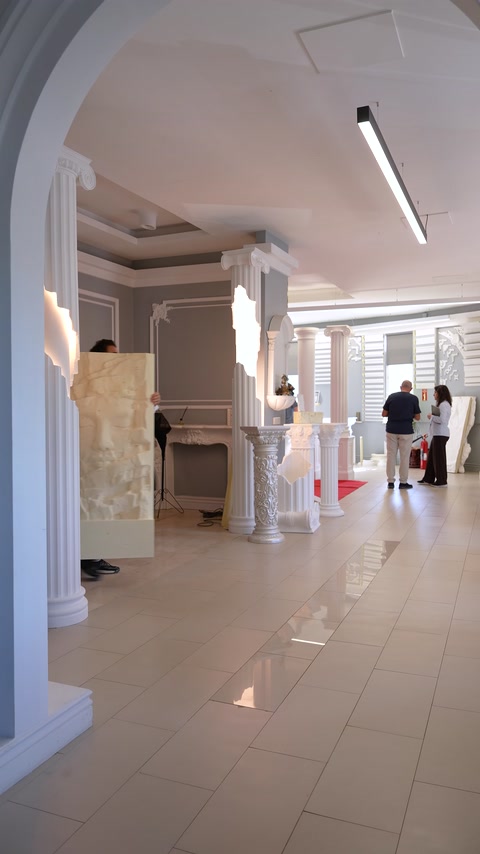 Nell'area decorativa sono esposti esempi di pannelli a rilievo e colonne
