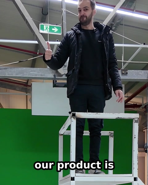 Leggero ma resistente: test di caduta di un elemento decorativo in poliuretano | Polure — 0:12