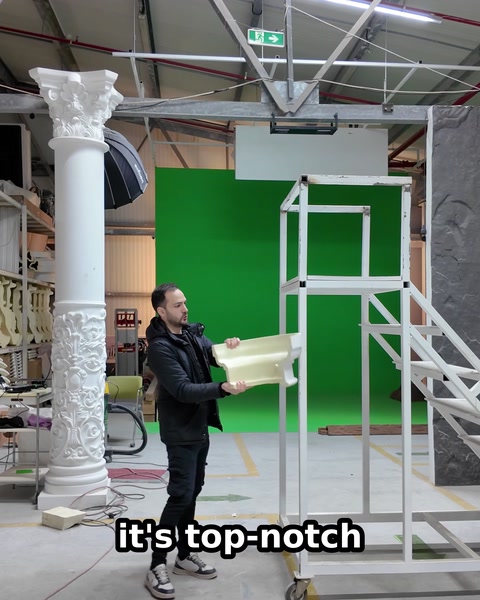 Leggero ma resistente: test di caduta di un elemento decorativo in poliuretano | Polure — 0:20