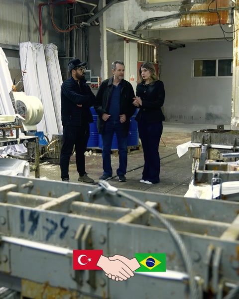 Gli stampi di produzione e le postazioni di lavoro vengono mostrati ai clienti