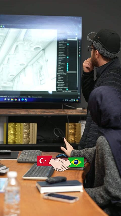 Kavisli dekoratif elemanın teknik modeli monitör üzerinden ayrıntılı inceleniyor.